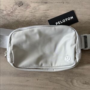 BRAND NEW lululemon / Peloton Light Gray Everywhere Belt Bag